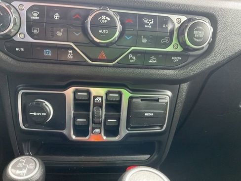 Used 2024 Jeep Wrangler Unlimited w/ Convenience Group image 28