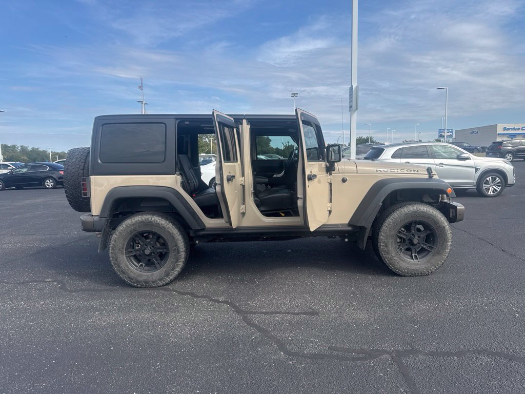Used 2016 Jeep Wrangler Unlimited Rubicon w/ Connectivity Group AWD/4WD image 15