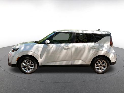 Used 2025 Kia Soul LX w/ LX Technology Package image 4