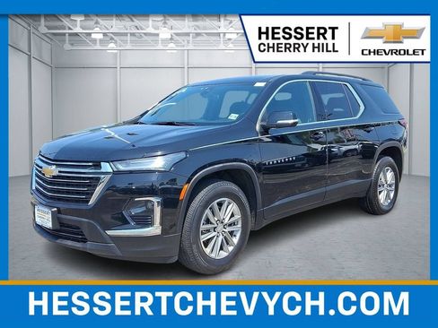 Certified 2023 Chevrolet Traverse LT FWD image 1