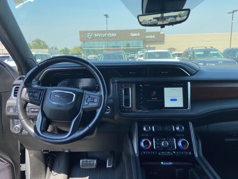 Used 2023 GMC Yukon Denali Ultimate w/ LPO, Floor Liner Package AWD/4WD image 9