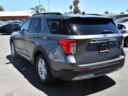 Used 2023 Ford Explorer XLT w/ Equipment Group 202A RWD image 6