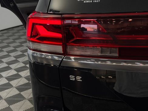 Used 2025 Volkswagen Atlas SE FWD image 11