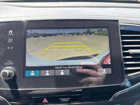 Used 2021 Honda Pilot EX image 24