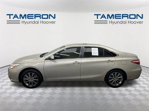 Used 2017 Toyota Camry XLE image 2