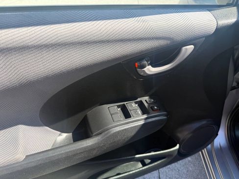 Used 2010 Honda Fit image 16