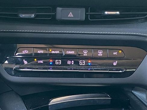 Used 2021 Buick Envision Essence w/ Technology Package I AWD/4WD image 10