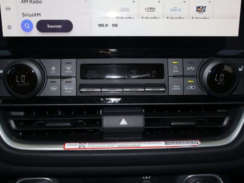 Used 2025 Toyota Grand Highlander AWD Hybrid image 25