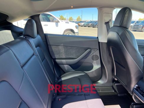 Used 2022 Tesla Model Y Long Range AWD/4WD image 19