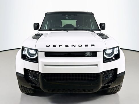 Used 2025 Land Rover Defender 130 X-Dynamic SE AWD/4WD image 2