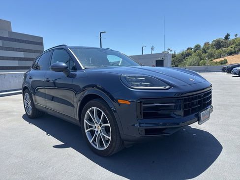 Used 2024 Porsche Cayenne AWD/4WD image 3