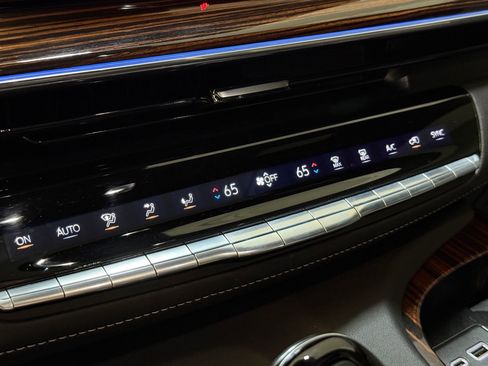 Certified 2022 Cadillac Escalade Premium Luxury w/ LPO, Radiant Package image 34