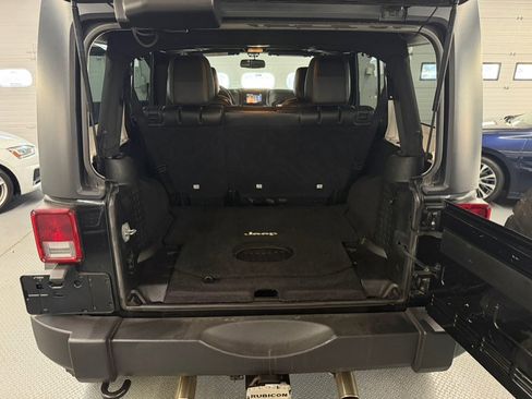 Used 2015 Jeep Wrangler Unlimited Rubicon w/ Dual Top Group AWD/4WD image 29