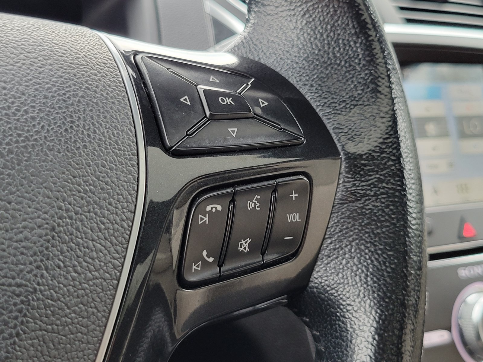 Used 2018 Ford Explorer Limited w/ Equipment Group 301A AWD/4WD image 19