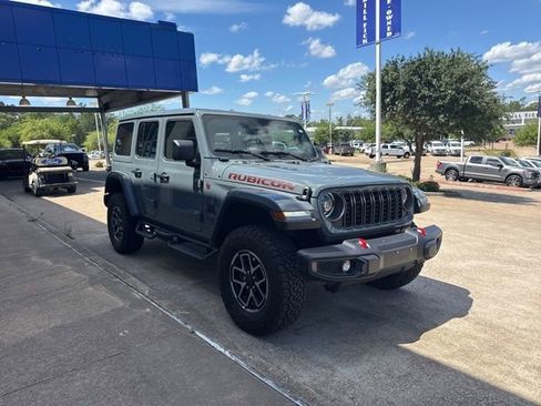 Used 2025 Jeep Wrangler Unlimited Rubicon w/ Convenience Group image 2