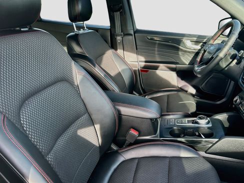 Certified 2023 Ford Escape ST-Line w/ Cold Weather Package FWD image 28