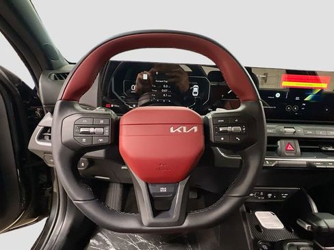 New 2025 Kia K4 GT-Line image 11