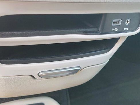 Used 2018 Chrysler Pacifica Touring Plus image 31