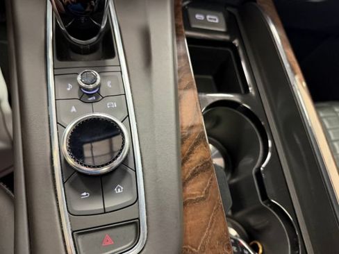 Used 2022 Cadillac Escalade Sport Platinum AWD/4WD image 23