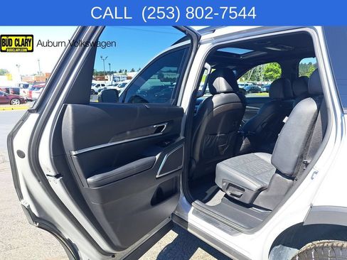 Used 2025 Kia Telluride AWD image 20