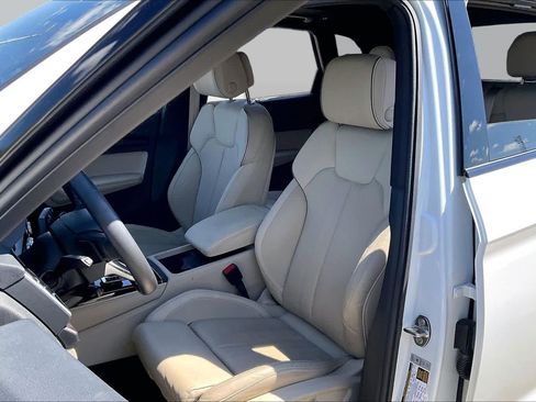 Used 2024 Audi Q5 e Premium Plus AWD/4WD image 8