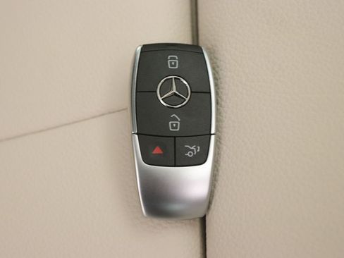 New 2026 Mercedes-Benz GLB 250 image 11