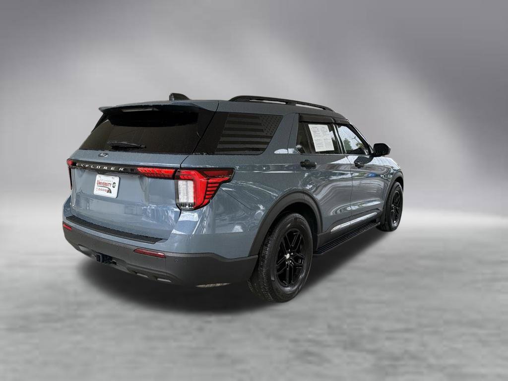 Used 2025 Ford Explorer Active RWD image 3