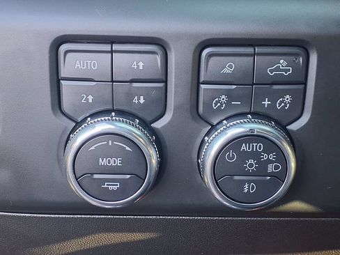 Used 2024 GMC Sierra 2500 AT4 w/ AT4 Premium Plus Package AWD/4WD image 8