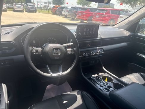 Used 2025 Honda Pilot EX-L image 6