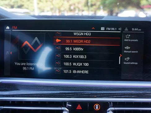 Used 2022 BMW X7 xDrive40i w/ M Sport Package AWD/4WD image 11