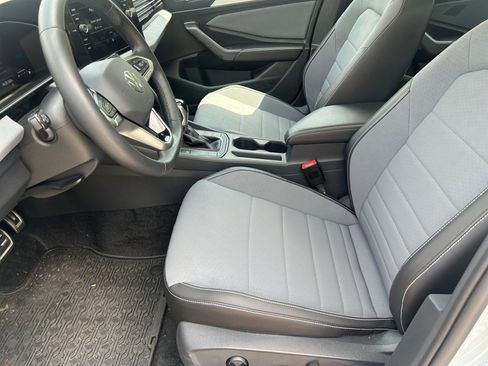 Certified 2026 Volkswagen Jetta SE FWD image 9