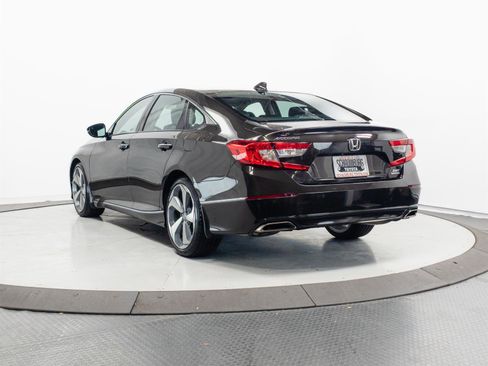 Used 2018 Honda Accord Touring image 9