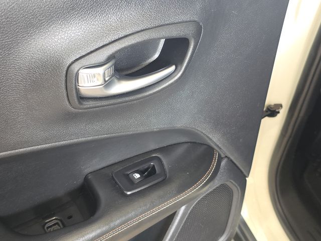 Used 2019 Jeep Compass Latitude w/ Cold Weather Group AWD/4WD image 24