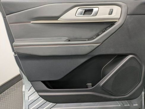 Certified 2025 Ford Explorer Active image 8