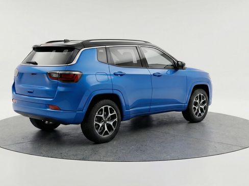 Used 2025 Jeep Compass Limited AWD/4WD image 9