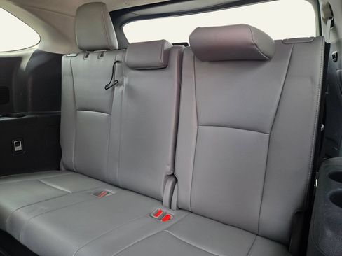 Used 2023 Toyota Highlander Limited FWD image 13