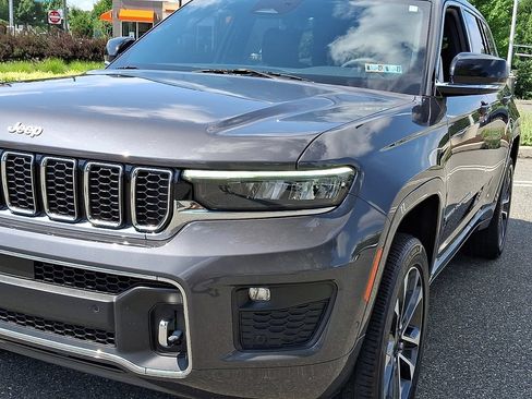 Used 2024 Jeep Grand Cherokee Overland w/ Luxury Tech Group IV AWD/4WD image 11