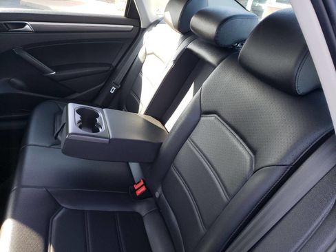 Used 2018 Volkswagen Passat 2.0T R-Line image 28