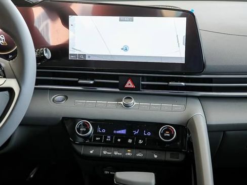 Used 2024 Hyundai Elantra SEL w/ Convenience Package image 23