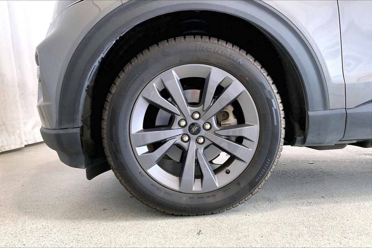Used 2023 Ford Explorer XLT w/ Equipment Group 202A RWD image 6