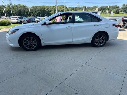 Used 2017 Toyota Camry SE FWD image 4
