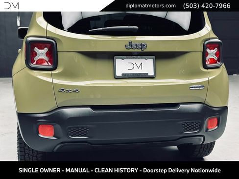 Used 2015 Jeep Renegade Latitude w/ Cold Weather Group II AWD/4WD image 17