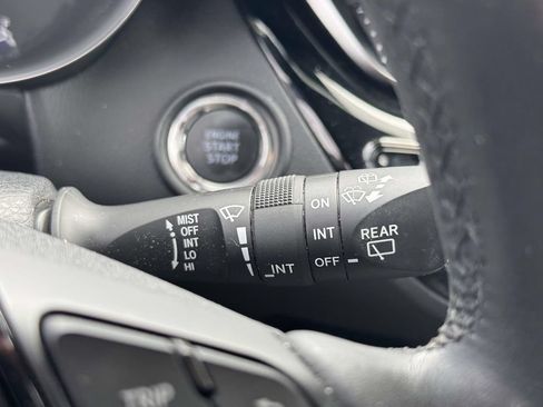 Used 2018 Toyota C-HR XLE FWD image 25