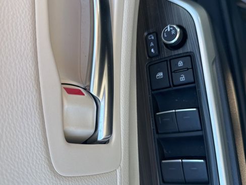 Used 2024 Toyota Sienna Platinum image 8