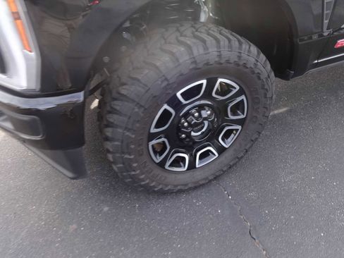 Used 2025 Ford F350 Platinum w/ FX4 Off-Road Package image 4