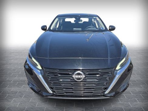 Used 2025 Nissan Altima 2.5 SV FWD image 2