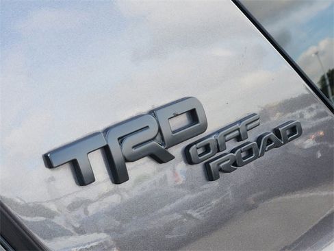 Used 2025 Chevrolet Traverse High Country FWD image 8