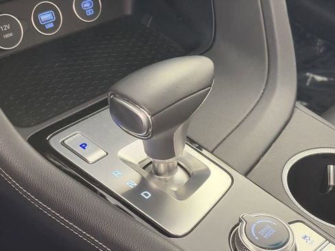 Used 2025 Genesis G70 2.5T AWD/4WD image 14