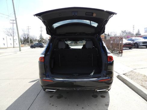 Used 2022 Buick Enclave Essence w/ Experience Buick Package FWD image 25