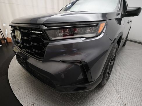 Certified 2025 Honda Pilot Black Edition image 24